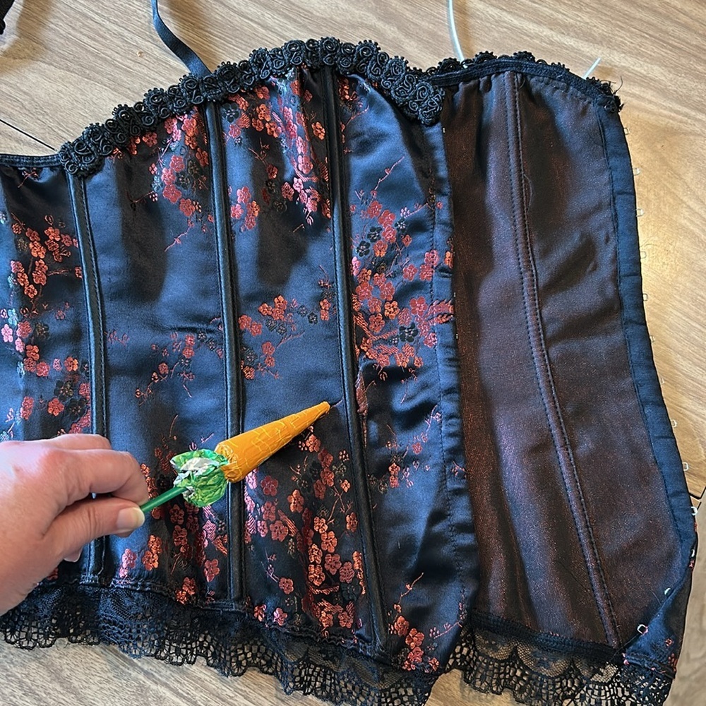 Vintage Y2K Corset Top Black & Red Satin Brocade Lace Trim Boning Hook & Eye 1X - Picture 13 of 14